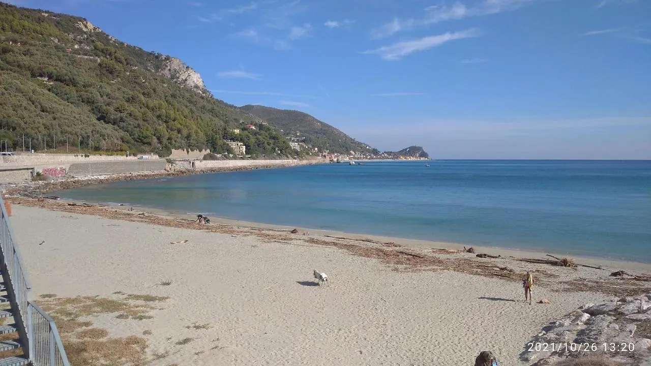 Appartamento casa Mariuccia a due passi dal mare Finale Ligure