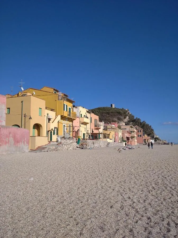 Appartamento casa Mariuccia a due passi dal mare Finale Ligure