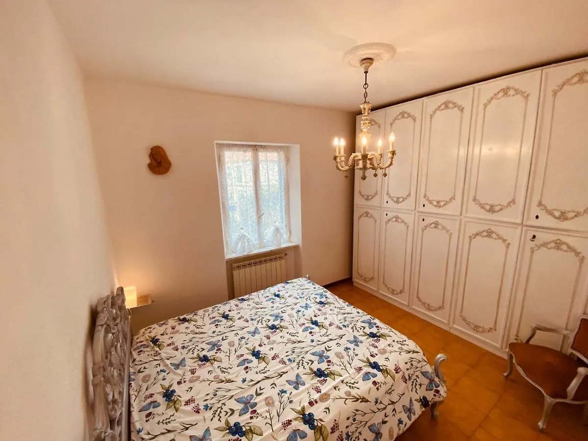 Appartamento casa Mariuccia a due passi dal mare Finale Ligure 0*,  Italia