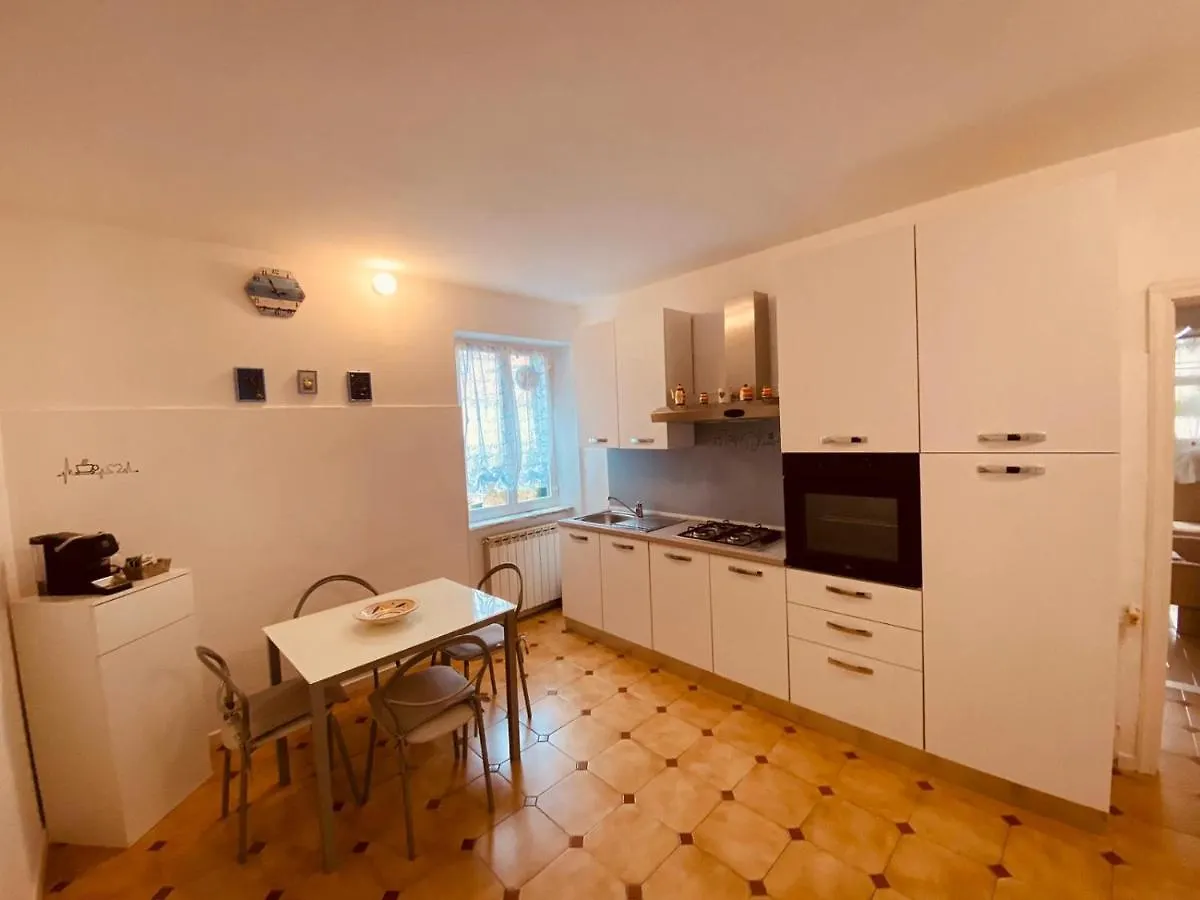 Appartamento casa Mariuccia a due passi dal mare Finale Ligure 0*,  Italia