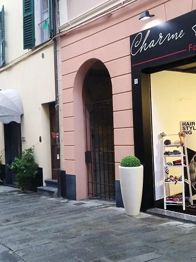 Appartamento casa Mariuccia a due passi dal mare Finale Ligure 0*,  Italia